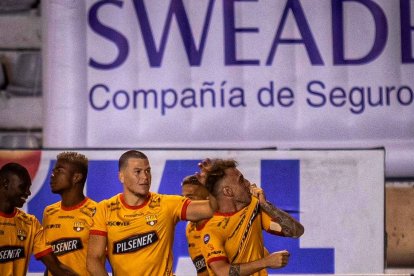 Barcelona sacó un empate 2-2 ante Técnico Universitario.