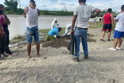 El cuerpo del motociclista fue encontrado enterrado en la orilla del río San Pablo.