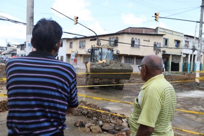 En la calle Argentina, en Guayaquil, siguen ‘abiertas’ 8 cuadras.