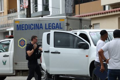 La víctima, de 31 años, quedó dentro del automotor con varios impactos de proyectil.