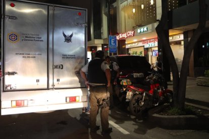 Personal de Criminalística llegó a hacer el levantamiento del cuerpo.