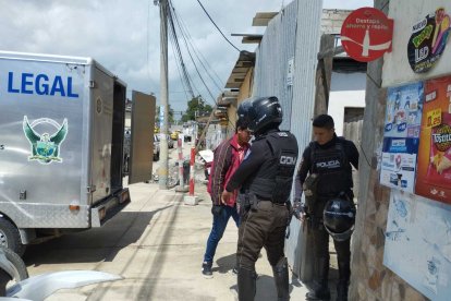 Agentes revisaron el lugar donde encontraron el cadáver de María Maisa, a las 13:30 de este jueves 4 de mayo de 2023.