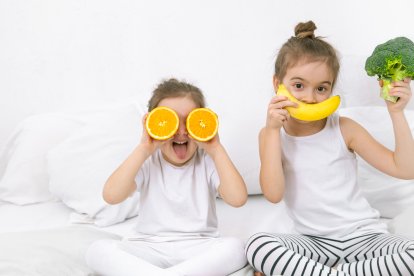 Anima a tu hijo a que coma distintas frutas y vegetales, estos lo hará más fuertes.