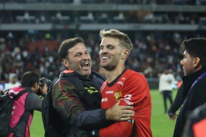 El golero de Barcelona, Javier Burrai, se habría recuperado de una molestia física.