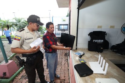 Miembros del comité de la ciudadela entregaron una cuota para la compra de los equipos.