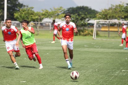 Johan Mina cumplirá hasta julio su préstamo con Rocafuerte. Luego de eso regresará a Alemania.