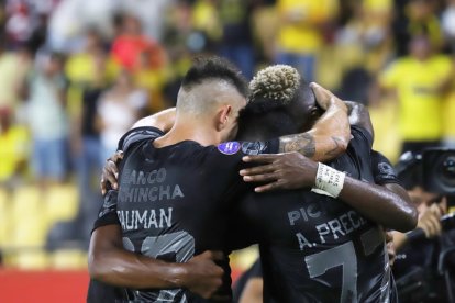 Barcelona ganó 5-1 a Aucas.