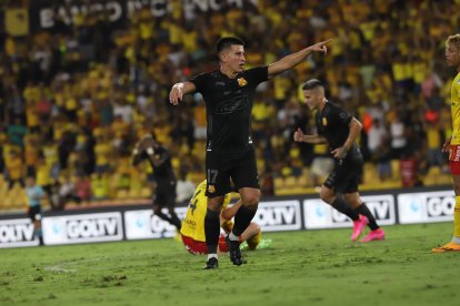 Fernando Gaibor jugando una buena temporada con Barcelona. Hizo el gol de penal ante Aucas.