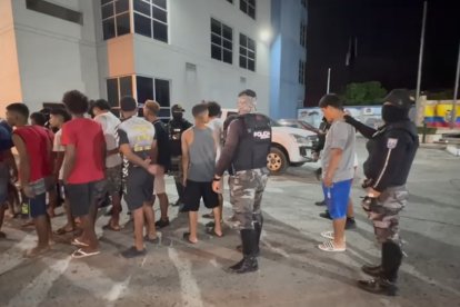 Durante el allanamiento en esa vivienda del Guasmo, los policías no solo encontraron el cadáver, también detuvieron a 16 personas.