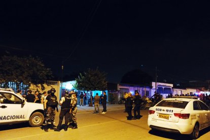 Los criminales se movilizaban en una moto.