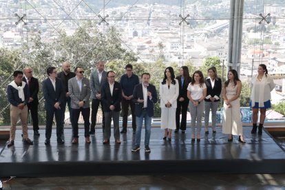 Pabel Muñoz, alcalde electo de Quito, junto a los funcionarios que lo acompañarán en su Administración