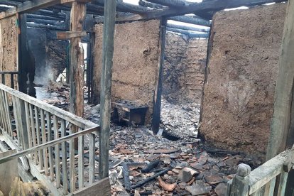 Habría sido una vela encendida la que generó el fuego