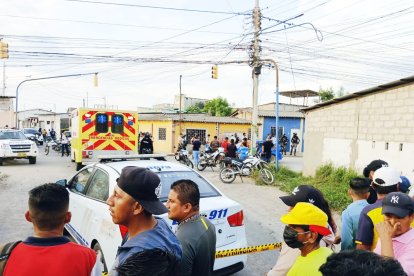 La policía llegó al sitio y se dispuso de inmediato un operativo para encontrar a los criminales.