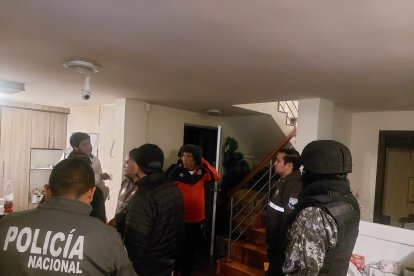 Los sospechosos de tráfico de personas fueron capturados en Ambato y Puyo.