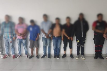 Los hombres detenidos serán presentados ante las autoridades judiciales correspondientes.