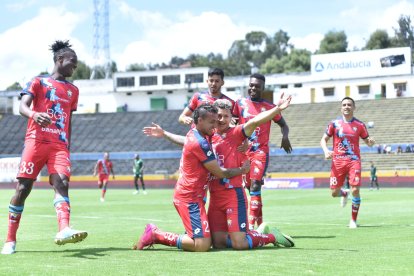 Byron Palacios hizo un doblete ante Orense y El Nacional ganó 3-1.