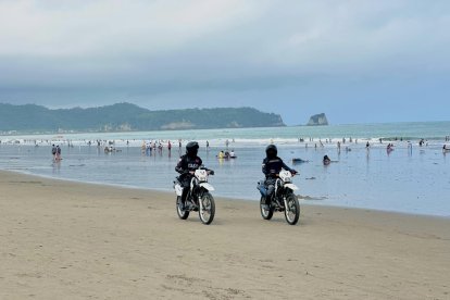 Los patrullajes se realizan en  zonas turísticas como la playa de Atacames y otros lugares.