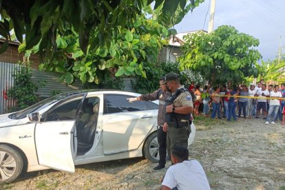 En este vehículo se trasladaban los compadres.