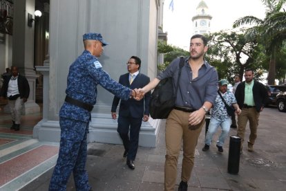 El reloj marcaba las 06:30 y aunque el sol aún no asomaba, sí el burgomaestre de la Urbe Porteña