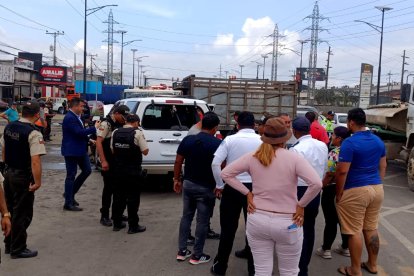 El alcalde fue atacado momentos antes de instalarse la sesión del Concejo de Durán