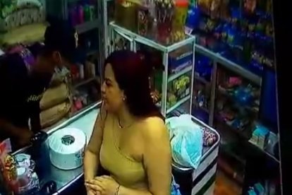 Delincuentes se hicieron pasar por compradores y robaron en un local.