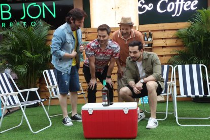 Actores de la obra ‘Hombre tenías que ser 2’.