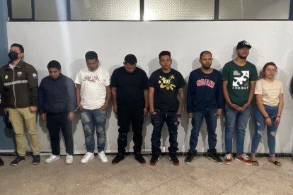 Siete sujetos son procesados por presunta extorsión en Ambato.