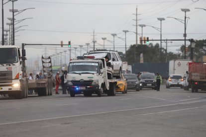 El vehículo en el que se trasladaba el alcalde de Durán fue retirado de la vía a las 16:30 del lunes 15.