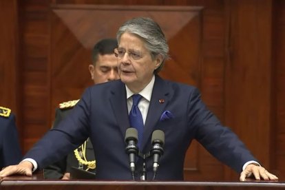 Con la muerte cruzada, el mandatario evita su juicio político en la Asamblea.