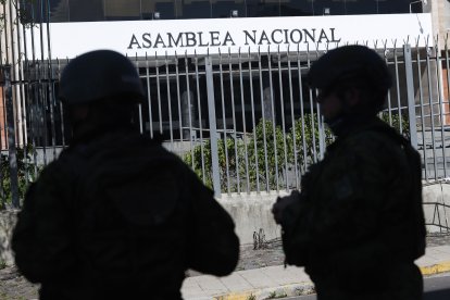 Las instalaciones de la Asamblea Nacional estuvieron resguardados por militares y policías