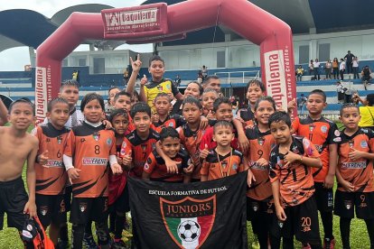 El equipo de la escuela de fútbol Junior de Naranjal se coronó campeón sub 10 en Milagro.