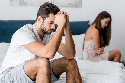 Según estudios, la razón de la disminución del deseo sexual es que la gente está más estresada y más ansiosa.