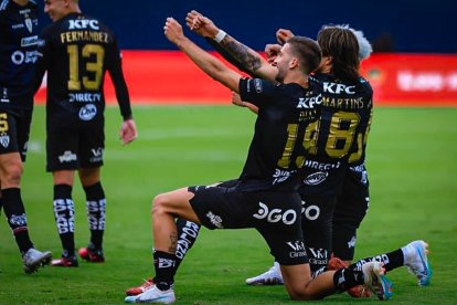 Los hombres del gol de Independiente: Lautaro Díaz y Marcelo Moreno.