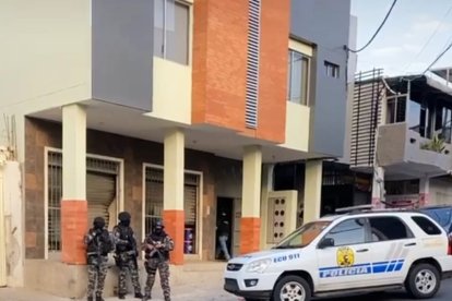 En este lugar las autoridades encontraron armas y dinero en efectivo que serían de los presuntos homicidas