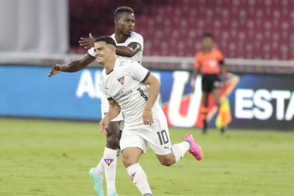 Alexander Alvarado de Liga de Quito se mandó un golazo.