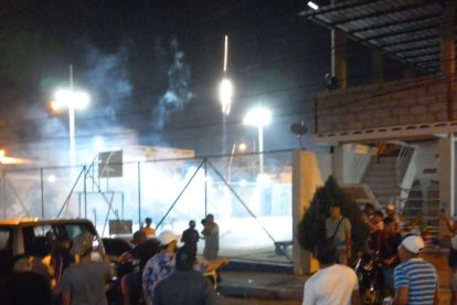 Era un velorio, pero parecía una fiesta. Hubo pirotecnia, música, rugir de motores y harto trago.