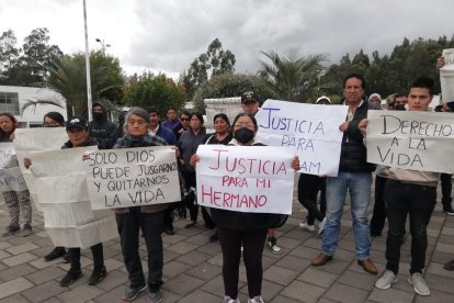Familiares de la víctima realizaron un plantón para exigir justicia por su asesinato.
