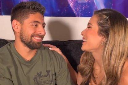 Se confirma el romance entre Alejandra Jaramillo y el influencer colombiano Beta Mejía, por un beso entre ellos que se ha hecho viral.
