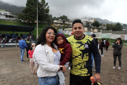 El arquero Jean Piere Montalvo tiene de motivación a su hijo Ismael y a su novia, Jessenia.