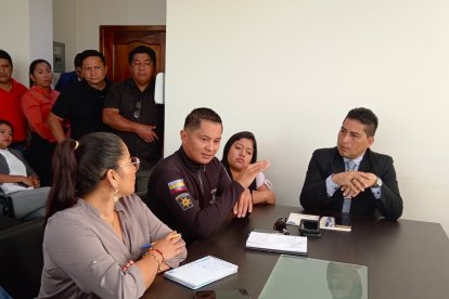 El gobernador de Santa  Elena, Policía y comuneros iniciaron el acercamiento para el plan de acción.