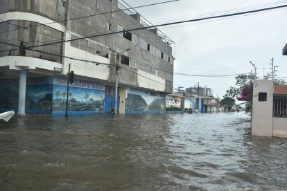 La escuela Rosa Serrano de Madero se inundó por completo, los alumnos no pudieron llegar producto de la inundación.