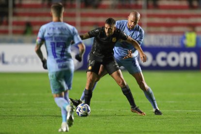 Francisco Fydriszewski no pudo anotar ante Bolívar en La Paz.