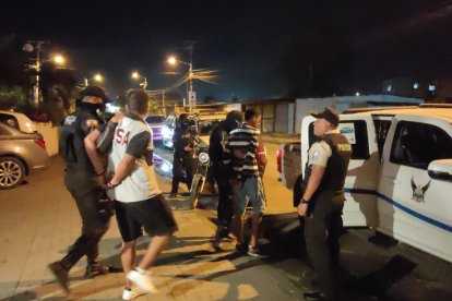 Además de los dos detenidos otro par de sujetos están implicados en el caso, pero lograron huir.