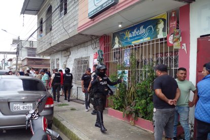 La policía recabó indicios en el lugar de los hechos