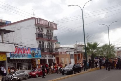El cruce de la avenida 15 de abril y la calle Miguel H. Alcívar, en Portoviejo, fue escenario de un ataque a tiros este jueves 25 de mayo.