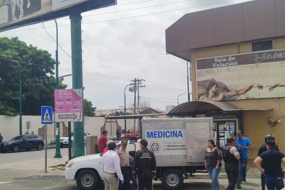 Donde se velaba al quinto agente de la ‘lista negra’ fueron baleadas 18 personas. Cuatro murieron el día de la balacera.