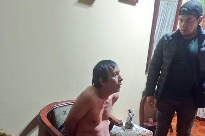 El tipo fue detenido porque supuestamente filmaba a menores mientras tenía relaciones sexuales con ellos.