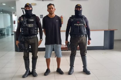 El detenido por posesión de una pistola tiene antecedentes penales por robo.