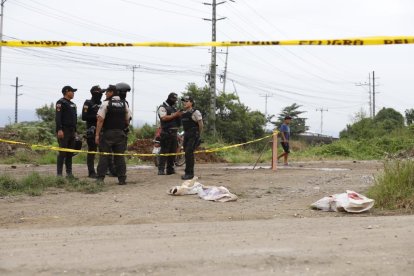 Las autoridades llegaron hasta el lugar para hacer el levantamiento de los restos.