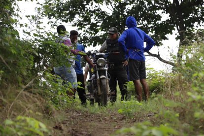 Vecinos en el sector alertaron a la Policía mientras se levantaba un cuerpo